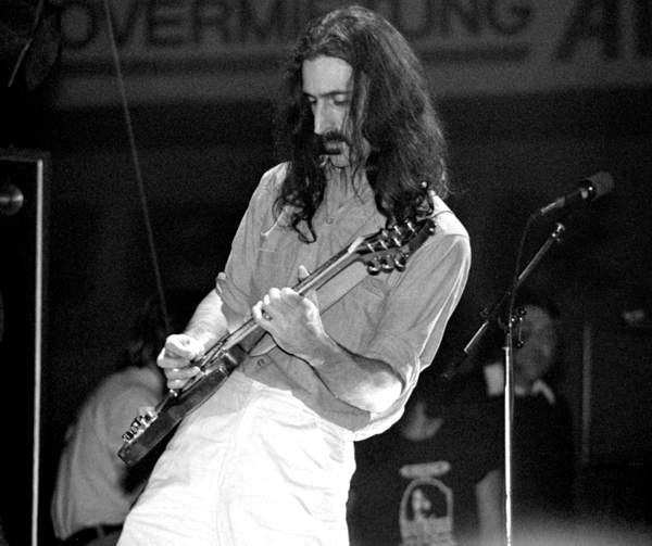 http://www.drjazz.ch/album/bilder/FrankZappa0023.jpg